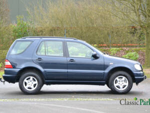 Imagen 6/50 de Mercedes-Benz ML 230 (1998)