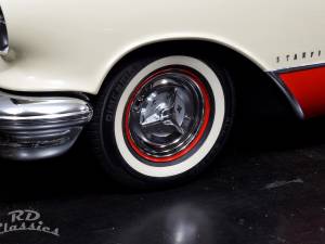 Image 38/50 of Oldsmobile 98 Starfire (1956)