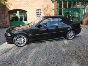 Image 2/30 de BMW 330Ci (2003)