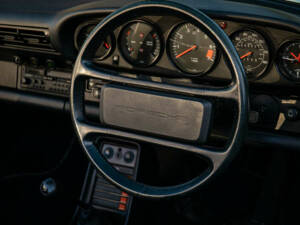 Image 19/31 of Porsche 911 Carrera 3.2 (1987)