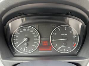 Bild 15/23 von BMW 320i (2009)