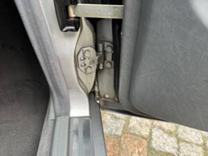 Imagen 69/100 de Mercedes-Benz 300 CE (1992)
