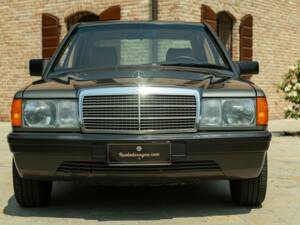 Imagen 3/50 de Mercedes-Benz 190 E (1987)