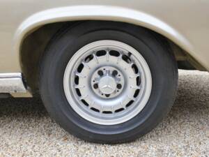 Image 22/30 of Mercedes-Benz 280 SE (1970)