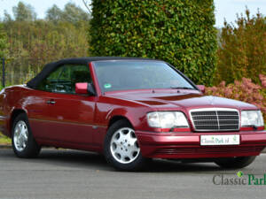 Image 22/50 de Mercedes-Benz E 200 (1995)