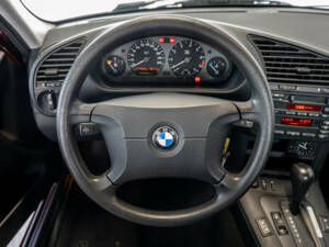 Image 9/21 de BMW 320i (1996)