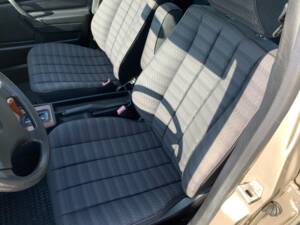 Bild 14/18 von Mercedes-Benz 190 E 1.8 (1991)