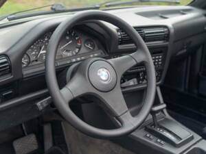 Bild 5/6 von BMW 325i (1987)