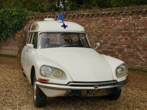 Image 23/50 of Citroën DS 20 Break (1973)