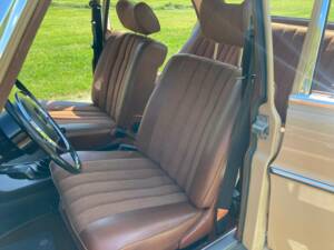 Image 29/49 de Mercedes-Benz 230&#x2F;4 (1974)