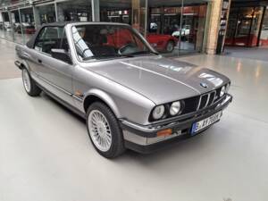 Image 10/12 of BMW 320i (1990)