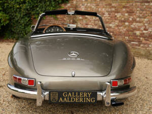 Image 15/50 of Mercedes-Benz 300 SL Roadster (1962)