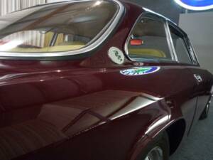 Image 7/12 of Alfa Romeo 2000 GT Veloce (1972)