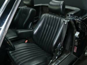 Image 11/30 of Mercedes-Benz 560 SL (1987)