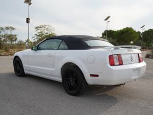 Imagen 7/7 de Ford Mustang V6 (2006)