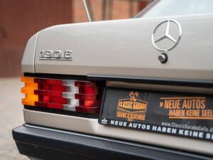 Image 13/77 of Mercedes-Benz 190 E 2.3 (1988)