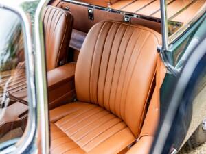 Bild 22/50 von Jaguar E-Type 4.2 (1965)