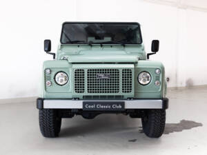 Image 2/36 of Land Rover Defender (2016)