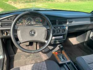 Image 5/5 of Mercedes-Benz 190 E 2.6 (1990)