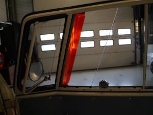 Image 47/94 of Volkswagen T1 Brasil &quot;Samba&quot; (1974)