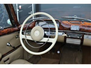 Image 9/35 of Mercedes-Benz 220 SE Cabriolet (1959)