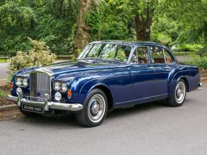 Image 20/44 of Bentley S 3 Continental Flying Spur (1964)