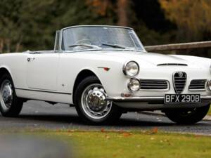 Image 29/50 of Alfa Romeo 2600 Spider (1964)
