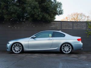 Image 25/38 de BMW 325i (2009)