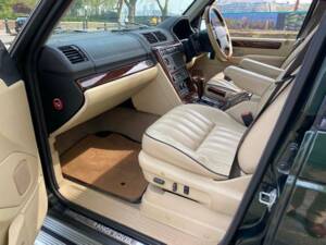 Image 23/50 de Land Rover Range Rover 4.6 Vogue (2001)