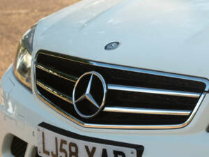 Immagine 37/50 di Mercedes-Benz C 63 AMG T (2009)