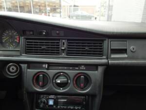 Immagine 48/98 di Mercedes-Benz 190 E 2.3-16 (1985)