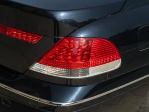 Image 20/50 of BMW 750iL (2001)