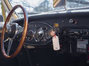 Image 17/40 of Austin-Healey 100&#x2F;6 (BN4) (1957)