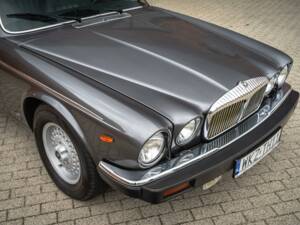 Bild 17/88 von Daimler Double Six (1990)