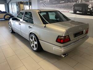 Bild 12/19 von Mercedes-Benz E 60 AMG (1993)
