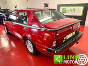 Bild 4/10 von Alfa Romeo 75 1.8 (1989)