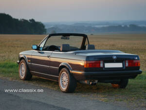 Immagine 2/24 di BMW 325i (1989)