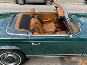 Image 32/69 of Mercedes-Benz 280 SL (1971)