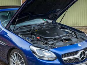 Image 3/50 of Mercedes-Benz SLC 250 d (2017)