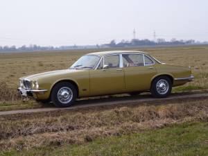 Image 3/13 of Jaguar XJ 6 L 4.2 (1977)