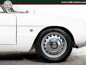 Image 7/41 of Alfa Romeo 1600 Spider Duetto (1967)