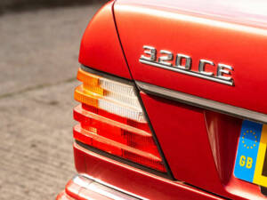 Image 27/50 de Mercedes-Benz E 320 (1994)