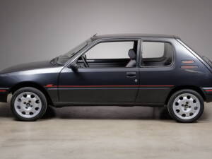 Imagen 3/28 de Peugeot 205 GTi 1.9 (1991)