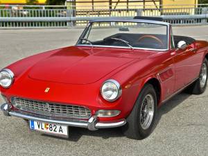 Image 6/50 de Ferrari 275 GTS (1965)