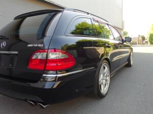 Image 20/98 of Mercedes-Benz E 63 AMG T (2008)