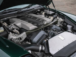 Image 11/44 of Aston Martin V12 Vanquish (2002)