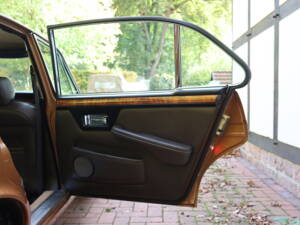 Bild 23/34 von Daimler Double Six Vanden Plas (1975)