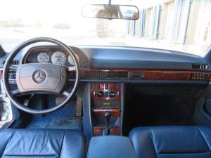 Image 10/18 of Mercedes-Benz 380 SEC (1982)