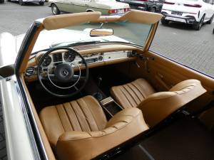 Image 9/26 de Mercedes-Benz 280 SL (1968)