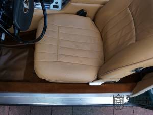 Image 24/50 of Jaguar XJ 6 L 4.2 (1975)